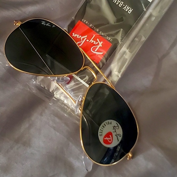 Ray- Ban, Classic Aviators w/ gold metal frame